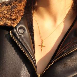 Chris April Último diseño 925 Collar de Cruz de Rosa sofisticado chapado en oro plateado - Product Image 3