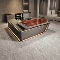 Bureau de direction de luxe en bois grainé en forme de L, grande capacité, avec éclairage d'ambiance LED et prise de courant