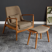 Fauteuil de salon en cuir EaseNeat pour hôtel, construction en bois massif, coussin moelleux avec repose-pieds