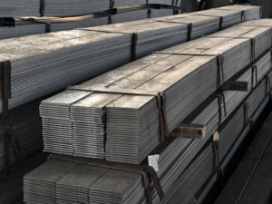 Barra Plana de Acero al Carbono Galvanizado S235JR S355JR A36 Ranurada con Orificios Laminada en Caliente - Product Image 4
