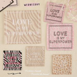 ป้ายผ้าปักลายเสือดาวสีชมพู  "ความรักคือพลังพิเศษของฉัน" สำหรับตกแต่งหรือเป็นของขวัญ - Product Image 1