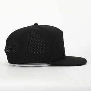 Casquette Snapback Hip-Hop Noire Personnalisée à 5 Panneaux avec Logo Brodé, Casquette de Sport à Visière Plate avec Trous Découpés au Laser, Vente en Gros - Product Image 4
