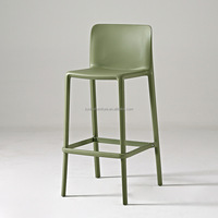 Tabouret de bar en plastique PP gris foncé avec repose-pieds 75 cm pour comptoir de cuisine