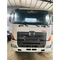 Camion d'occasion 99% neuf à vendre, camion à benne basculante Hino 700 d'origine avec prix réduit et bonne qualité à vendre