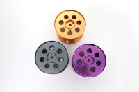 Services d'usinage CNC de précision professionnels, pièces de carrosserie de voiture RC en aluminium anodisé multicolores à 6 trous