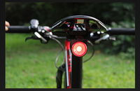 Luz Trasera Inteligente LED A8 para Bicicleta, Inalámbrica, con Destello Rojo Automático, Luces Traseras con Alarma Antirrobo, Luz Estroboscópica de Seguridad ABS para Ciclismo Nocturno