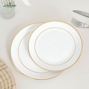 Plato de Cerámica Personalizado Ecológico Moderno Blanco de Lujo con Borde Dorado, Platos Hondos de Porcelana Fina para Hoteles y Restaurantes de Alta Gama - Product Image 2