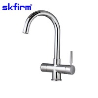 Eau chaude filtrée instantanée à partir de ce robinet de lavabo élégant et de taille standard