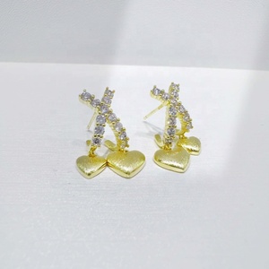 Pendientes colgantes únicos de plata 925 con corazón, trébol y circonita, chapados en oro, para mujer, venta al por mayor, moda, fiesta - Product Image 1