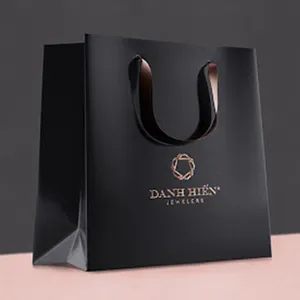 Aangepaste Branded Logo Luxe Zwart Papier Kleding Verpakking Gift Boodschappentas Paperbag