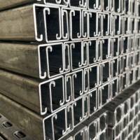Fabricant de systèmes de montage au sol pour panneaux solaires, structure de montage PV en aluminium et acier sur mesure OEM pour projets solaires