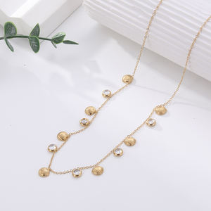 Gargantilla de Acero Inoxidable Chapada en Oro para Mujer - Estilo Moderno de Miami - Product Image 2