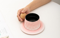 OEM Logo personnalisé Nouveauté Style Couleurs de luxe Manche en bois Tasses à café en porcelaine avec soucoupe