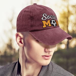 Gorra de béisbol bordada estilo vintage color granate lavado con la inscripción 'Soccer Mom', visera curva ajustable, tipo 'Dad Hat', deportiva informal para el sol - Product Image 3