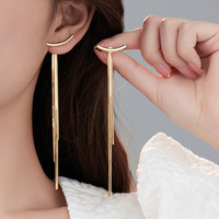 Boucles d'oreilles pendantes minimalistes en acier inoxydable en forme de lune avec longue pampille et barre courbée - Cadeau - Vente en gros