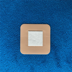 ผ้าพันแผลสีเนื้อทรงสี่เหลี่ยม 38x38 มม. กันน้ำ สำหรับปิดแผลฉุกเฉิน - Product Image 1