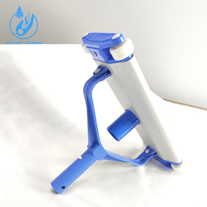 Tête d'aspirateur pour <span class=keywords><strong>piscine</strong></span> Water Crown, poignée en acier inoxydable, utilisation facile, matériau plastique durable, compatible avec les piscines standard, couleur bleue. - Product Image 4