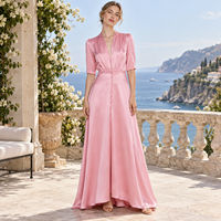 Robe longue élégante personnalisée en satin rose, col en V profond, manches mi-longues, boutonnée sur le devant, taille ajustée, coupe fluide en A