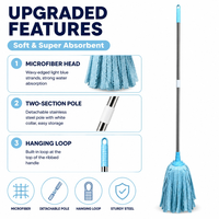 Mopa de microfibra de dos secciones con mango de acero inoxidable desmontable, borde ondulado de color blanco, hebras de alta absorción y lazo para colgar.