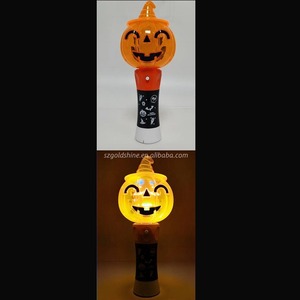 Tête de fantôme d'Halloween rougeoyante et baguette de chauve-souris tournante lumineuse Décorations de fête pour enfants pour les festivités d'octobre - Product Image 5