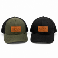 Casquette Trucker en cuir personnalisée avec logo, dos en maille, fermeture snapback, logo en relief, bicolore