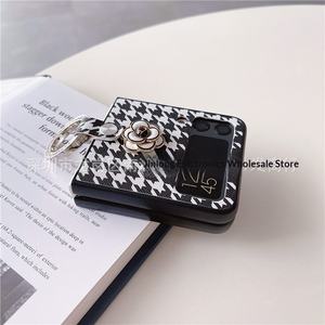 Funda Protectora Plegable Anticaída con Anillo y Diseño de Camelia a Cuadros para ZFlip7, Compatible con ZFlip6/5/4 - Product Image 4