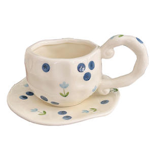 Ensemble moderne de tasse à café et soucoupe à dessert en porcelaine peinte à la main, écologique, réutilisable, 3 couleurs, design élégant - Product Image 1