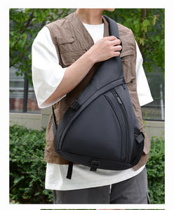 กระเป๋าคาดอกผู้ชาย RUIQUWIN สกรีนโลโก้ได้ แฟชั่นลำลอง สำหรับเดินทาง ทนทาน กันน้ำ สายสะพายปรับได้ เหมาะสำหรับเล่นกีฬา ปั่นจักรยาน - Product Image 3