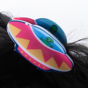 Nuovo Design Unico Divertente Cartone Animato Serie <span class=keywords><strong>Anime</strong></span> Plastica 9,5 cm Alieno Astronave UFO Forma Fantasia Fermaglio per Capelli per Ragazze Accessorio per Capelli - Product Image 4