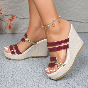 <span class=keywords><strong>Pantoufles</strong></span> à talons en pente d'extérieur 2025 été polyvalent à la mode <span class=keywords><strong>éponge</strong></span> gâteau semelle épaisse <span class=keywords><strong>pantoufles</strong></span> pour femmes <span class=keywords><strong>pantoufles</strong></span> décontractées à bout ouvert - Product Image 2