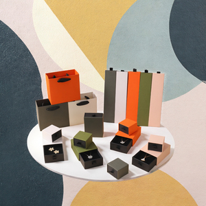 Caja de Joyería de Cartón Rígido de Alta Gama, con Cierre de Cordón, Diseño Simple en Verde para Guardar Anillos - Product Image 4