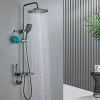 Ensemble de douche mural gris anthracite avec mitigeur de douche à effet pluie et robinetterie de douche