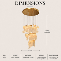 Lustre suspendu décoratif en acrylique courbé avec canopée en laiton brossé couleur champagne et éclairage LED pour projet d'éclairage d'escalier de duplex