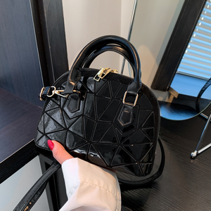Nouveauté : Sac à main chic et élégant pour femme, style vintage, avec deux sangles et chaînes, design minimaliste, texture matelassée distinctive - Product Image 4