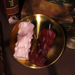 Bougie Géométrique à Basse Température Rose Bourgogne en Cire de Soja et Paraffine pour Massage Sensuel - Product Image 1