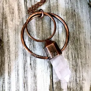 NM39990 Raw Rose Quartz Crystal Healing Stones Free Form Hoop Pendant Chain Necklace Antique Bronze Plated Layering Jewelry