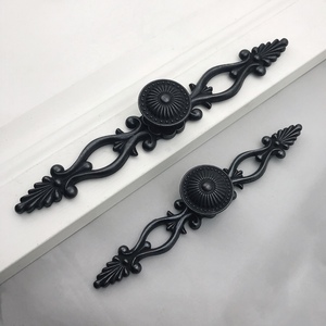 良い地中海亜鉛合金黒アンティークドアハンドルキャビネットノブtiradores para muebles de cocina - Product Image 5