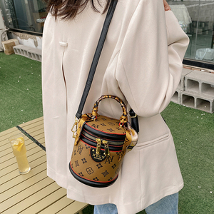 Bolso de Mano Lujoso de Alta Gama para Dama de Diseñador. Bolso de Estilo Moderno con Forro Interior de Poliéster. - Product Image 6