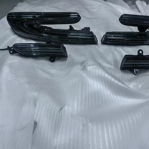 Para <span class=keywords><strong>Aston</strong></span> <span class=keywords><strong>Martin</strong></span> DB11 marca 12V piezas montaje de faro trasero Original con soporte que incluye montaje de soporte de luz antiniebla - Product Image 1