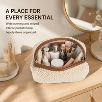 Sac cosmétique en laine d'agneau personnalisé Royal Fair avec logo, sac de maquillage portable, doux, grande capacité, fermeture éclair, pour les voyages et le rangement