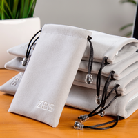 Sac souple personnalisé en gros avec logo gaufré, couleur unie, réutilisable, pour batterie externe, emballage à cordon pour téléphone portable et écouteurs