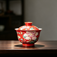 Ensemble Gaiwan en Porcelaine Rouge Chine Premium et Durable, Motif Floral Pivoine Traditionnel, Design Prospérité, 2 Pièces (Bol et Tasse Kung avec Couvercle)