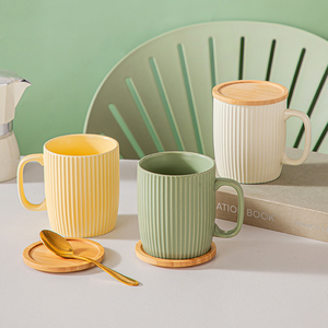 Mug en céramique émaillée à motifs de dessins animés avec couvercle et cuillère, compatible lave-vaisselle et micro-ondes, pour fêtes, café, eau, 400 ml, couleur personnalisée, design moderne - Product Image 2