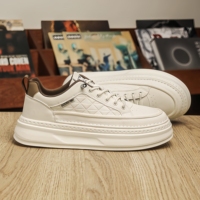 Chaussures de sport décontractées pour hommes à semelle épaisse et rehaussante, blanches, tendance et polyvalentes, très vendues