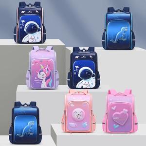 กระเป๋าใส่หนังสือแบบแข็ง2025ใหม่ล่าสุดแฟชั่นกระเป๋าหนังสือนักบินอวกาศชั้นประถมศึกษารูปยูนิคอร์นรักหน้ายิ้มหนึ่งชิ้น - Product Image 6