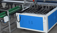 Machine automatique de fabrication de boîtes Juxin avec positionnement visuel et colle thermofusible pour boîtes rigides et couvertures rigides (Haute précision, économie d'énergie)