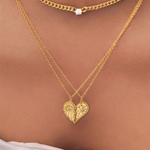 Tendencias 2025: Collar Moderno y Único para Parejas, Diseño de Corazón, en Acero Inoxidable 316L con Baño de Oro de 18K, Anti-deslustre - Product Image 5