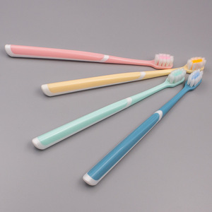 Cepillo de dientes de cabeza pequeña con cerdas suaves de 19,1 cm para adultos, limpieza manual y blanqueamiento - Product Image 4