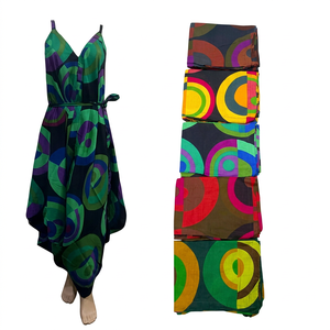 Vestido maxi bohemio holgado con cuello en V, estampado geométrico, con lazo cruzado, dobladillo asimétrico, sin mangas, de algodón para verano, venta al por mayor en línea. - Product Image 1
