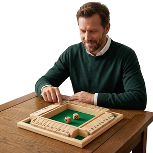 Jeu de dés en bois CH avec pistes numérotées, surface de jeu verte, style traditionnel, design sculpté pour jeu en intérieur - Product Image 1